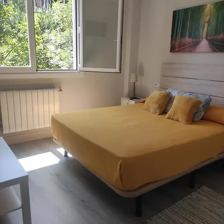 Spacious With Free Parking In Old Town-casco Viejo