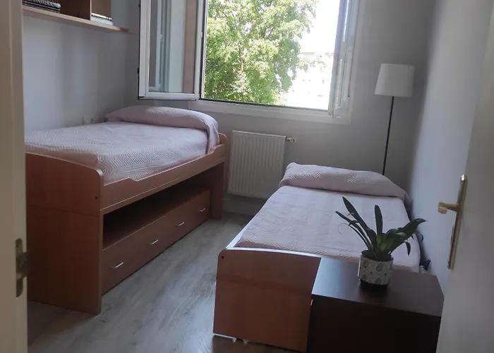 Spacious With Free Parking In Old Town-casco Viejo Apartamento *